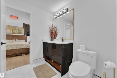 230 23020 Twp522, Rural Strathcona County, AB - Indoor Photo Showing Bathroom