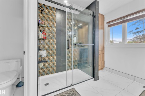 230 23020 Twp522, Rural Strathcona County, AB - Indoor Photo Showing Bathroom