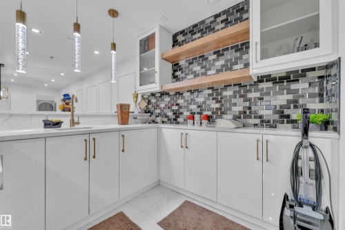 230 23020 Twp522, Rural Strathcona County, AB - Indoor Photo Showing Kitchen