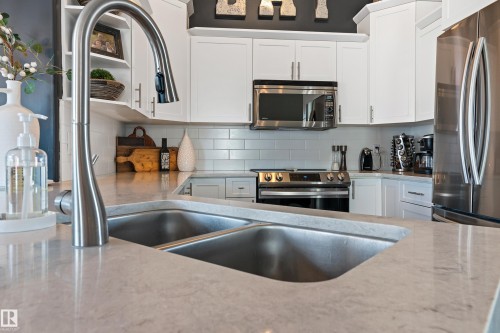 16507 81 Street, Edmonton, AB - Indoor Photo Showing Kitchen With Stainless Steel Kitchen With Double Sink With Upgraded Kitchen