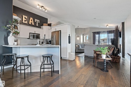 16507 81 Street, Edmonton, AB - Indoor Photo Showing Kitchen With Upgraded Kitchen