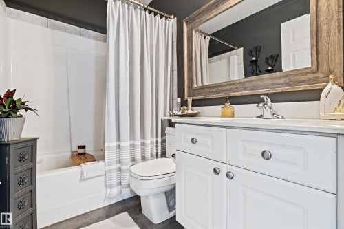 16507 81 Street, Edmonton, AB - Indoor Photo Showing Bathroom