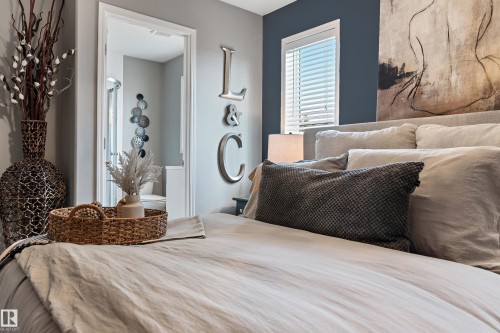 16507 81 Street, Edmonton, AB - Indoor Photo Showing Bedroom