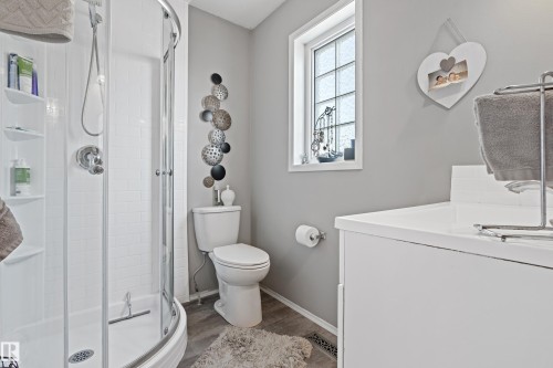 16507 81 Street, Edmonton, AB - Indoor Photo Showing Bathroom