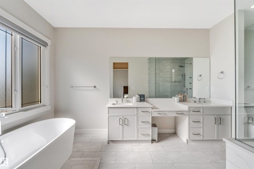 2404 13 Avenue, Edmonton, AB - Indoor Photo Showing Bathroom