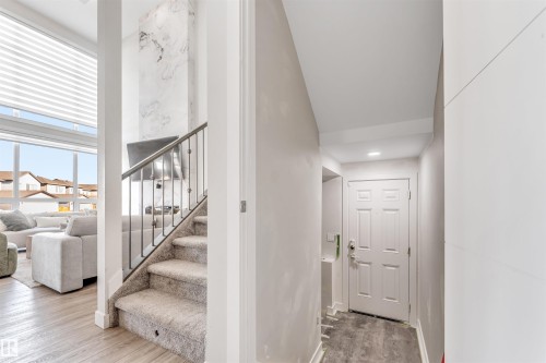 2404 13 Avenue, Edmonton, AB - Indoor Photo Showing Other Room