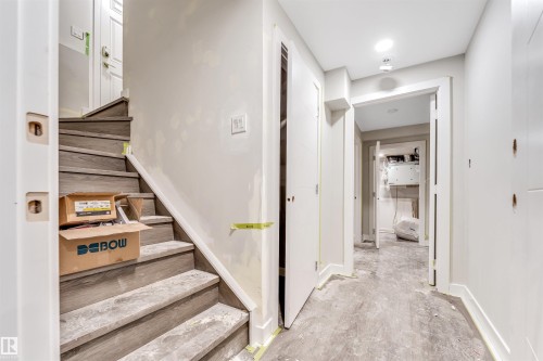 2404 13 Avenue, Edmonton, AB - Indoor Photo Showing Other Room