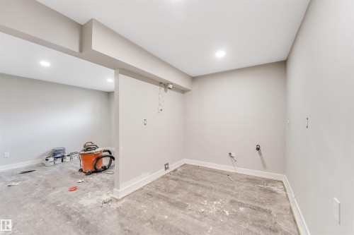 2404 13 Avenue, Edmonton, AB - Indoor