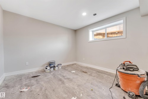 2404 13 Avenue, Edmonton, AB - Indoor Photo Showing Other Room