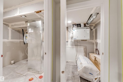 2404 13 Avenue, Edmonton, AB - Indoor Photo Showing Bathroom