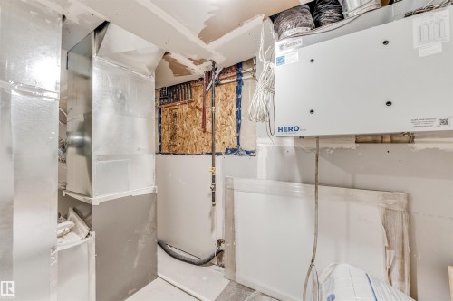 2404 13 Avenue, Edmonton, AB - Indoor