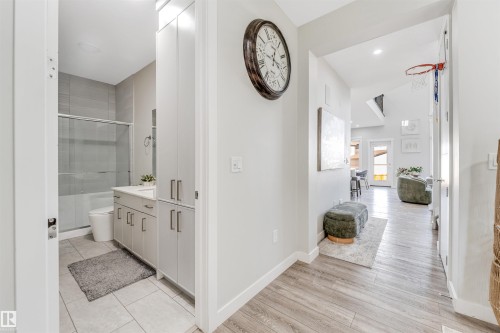 2404 13 Avenue, Edmonton, AB - Indoor