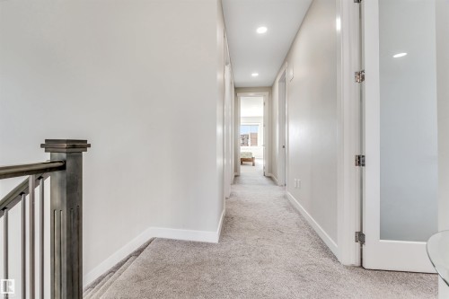 2404 13 Avenue, Edmonton, AB - Indoor Photo Showing Other Room