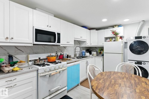 10505 154 Street, Edmonton, AB - Indoor Photo Showing Kitchen