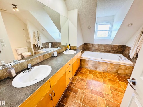 14418 98 Street, Edmonton, AB - Indoor Photo Showing Bathroom