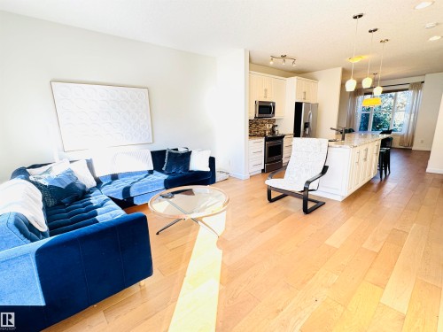 14418 98 Street, Edmonton, AB - Indoor Photo Showing Living Room