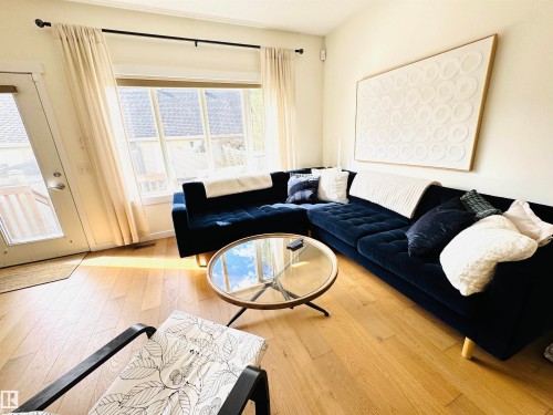 14418 98 Street, Edmonton, AB - Indoor Photo Showing Living Room