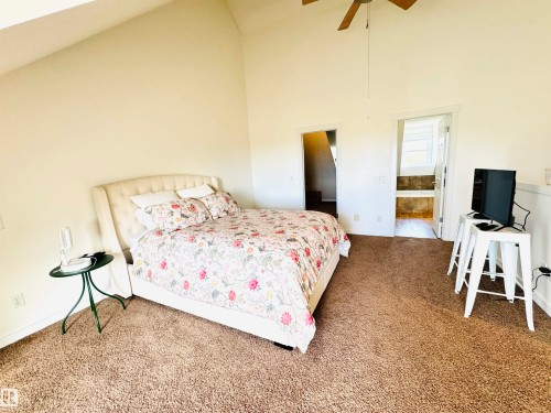 14418 98 Street, Edmonton, AB - Indoor Photo Showing Bedroom