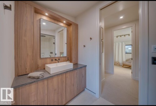10804 65 Street, Edmonton, AB - Indoor Photo Showing Bathroom