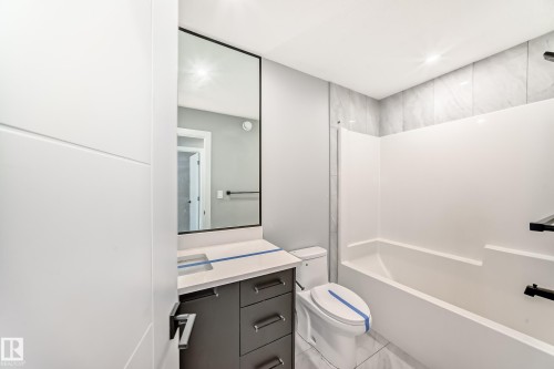 6819 171 Avenue, Edmonton, AB - Indoor Photo Showing Bathroom