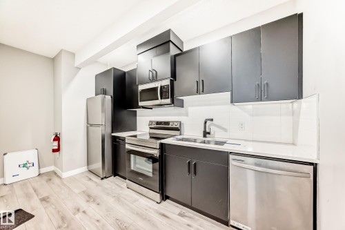 6819 171 Avenue, Edmonton, AB - Indoor Photo Showing Kitchen With Double Sink