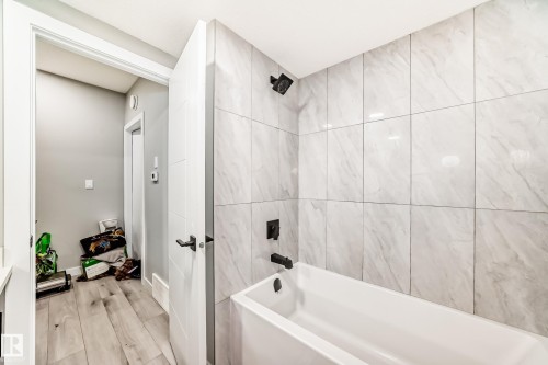 6819 171 Avenue, Edmonton, AB - Indoor Photo Showing Bathroom