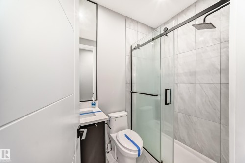 6819 171 Avenue, Edmonton, AB - Indoor Photo Showing Bathroom