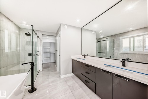 6819 171 Avenue, Edmonton, AB - Indoor Photo Showing Bathroom
