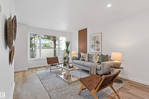 70 Amberly Crest, Edmonton, AB - Indoor Photo Showing Living Room