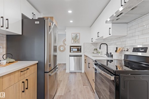 70 Amberly Crest, Edmonton, AB - Indoor Photo Showing Kitchen With Upgraded Kitchen