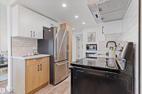 70 Amberly Crest, Edmonton, AB - Indoor Photo Showing Kitchen With Upgraded Kitchen