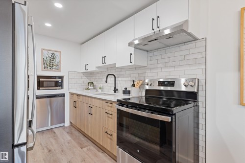 70 Amberly Crest, Edmonton, AB - Indoor Photo Showing Kitchen With Upgraded Kitchen