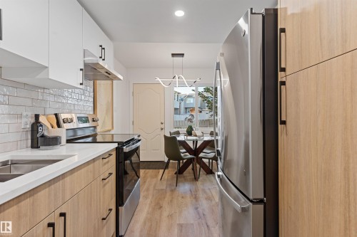 70 Amberly Crest, Edmonton, AB - Indoor Photo Showing Kitchen