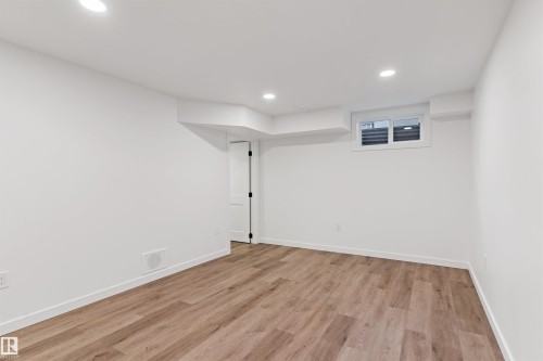 70 Amberly Crest, Edmonton, AB - Indoor