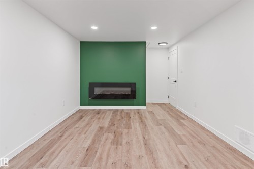 70 Amberly Crest, Edmonton, AB - Indoor