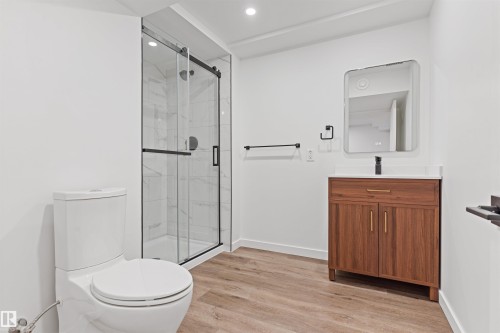 70 Amberly Crest, Edmonton, AB - Indoor Photo Showing Bathroom