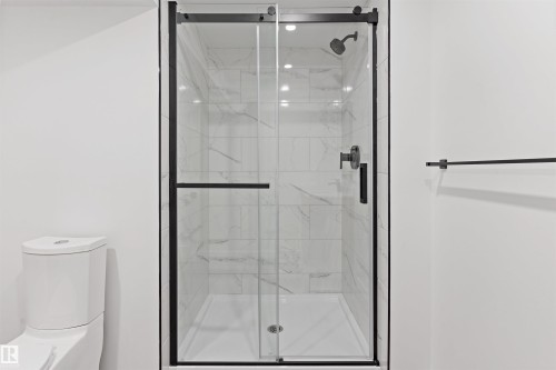 70 Amberly Crest, Edmonton, AB - Indoor Photo Showing Bathroom