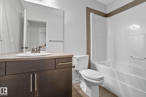 2209 Austin Way, Edmonton, AB - Indoor Photo Showing Bathroom