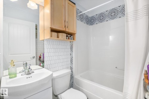 33 13215 153 Avenue, Edmonton, AB - Indoor Photo Showing Bathroom