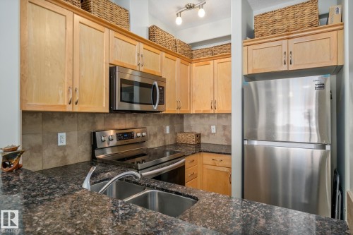 33 13215 153 Avenue, Edmonton, AB - Indoor Photo Showing Kitchen With Double Sink With Upgraded Kitchen