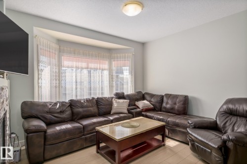 33 13215 153 Avenue, Edmonton, AB - Indoor Photo Showing Living Room