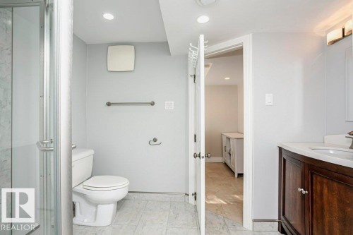 9119 117 Street, Edmonton, AB - Indoor Photo Showing Bathroom