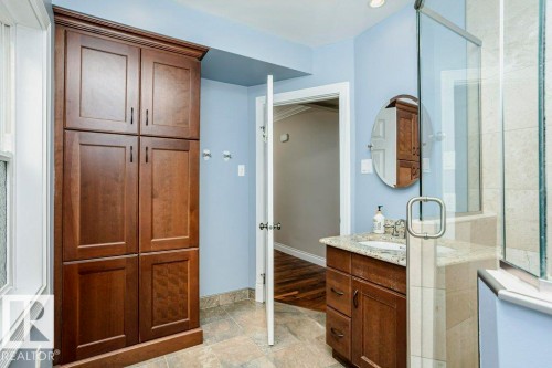 9119 117 Street, Edmonton, AB - Indoor Photo Showing Bathroom
