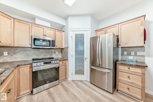 220 612 111 Street, Edmonton, AB - Indoor Photo Showing Kitchen