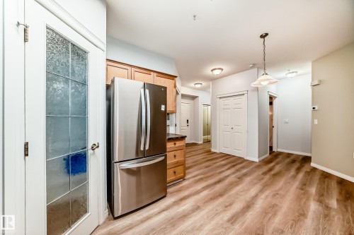 220 612 111 Street, Edmonton, AB - Indoor