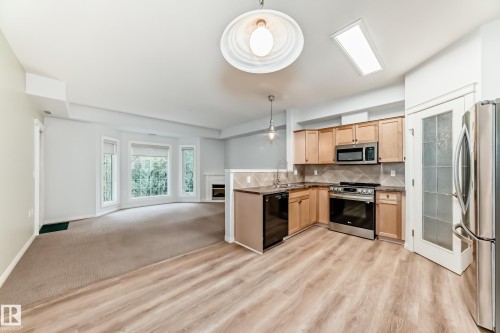 220 612 111 Street, Edmonton, AB - Indoor Photo Showing Kitchen