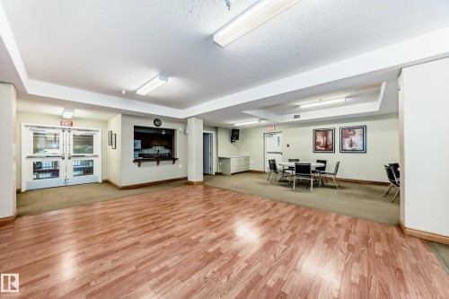 220 612 111 Street, Edmonton, AB - Indoor