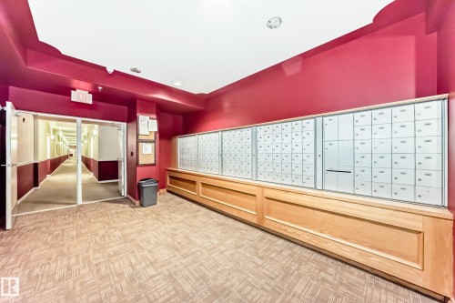 220 612 111 Street, Edmonton, AB - Indoor Photo Showing Other Room