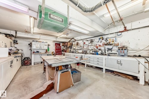 220 612 111 Street, Edmonton, AB - Indoor Photo Showing Garage