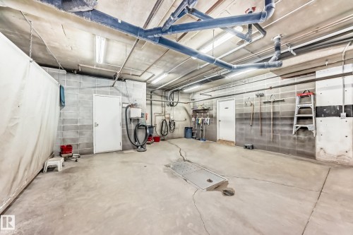 220 612 111 Street, Edmonton, AB - Indoor Photo Showing Garage